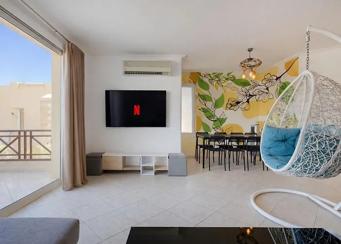 Relaxing 3br Walk To The At Einbay *